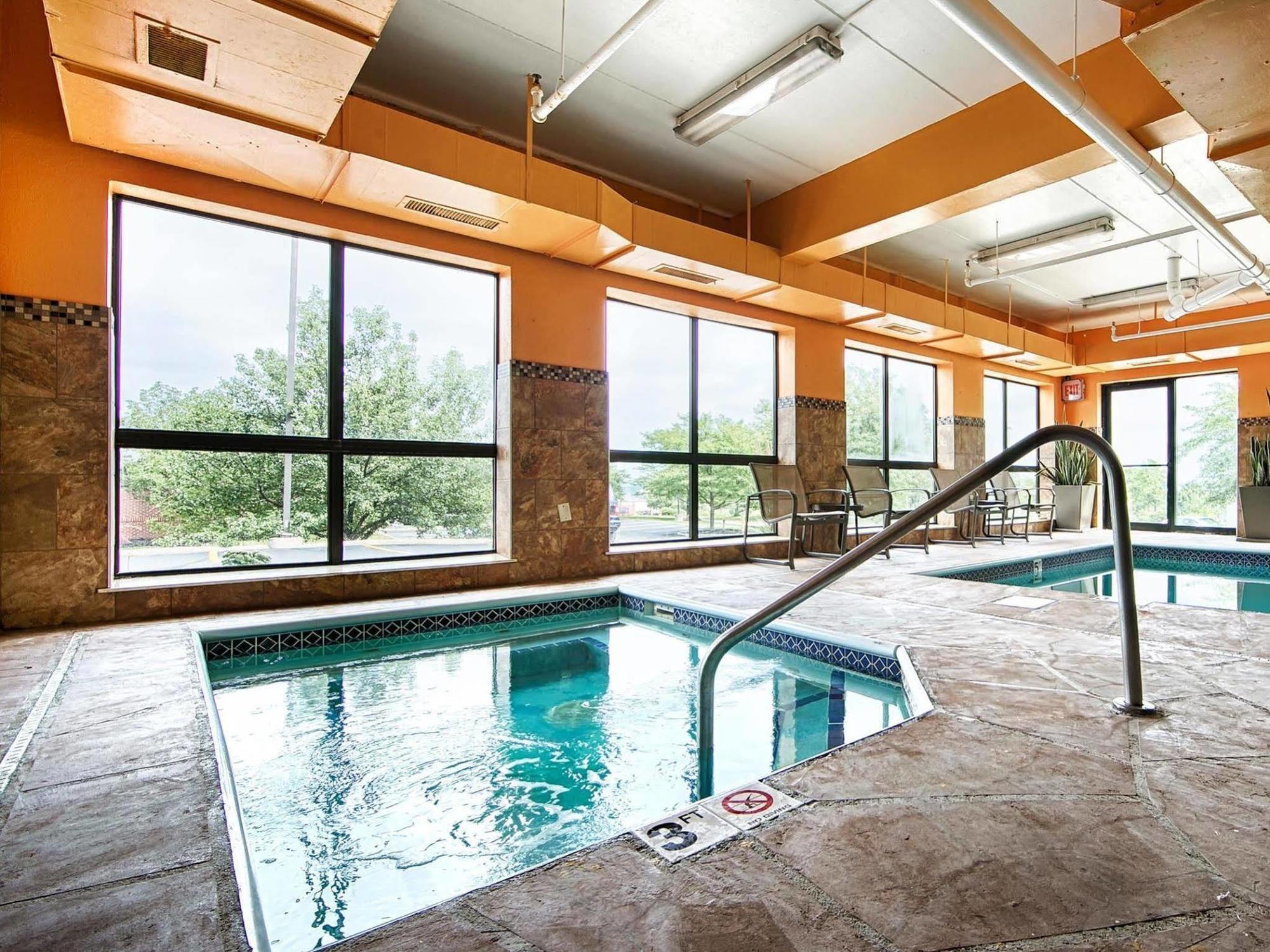 Comfort Inn & Suites Copley Akron Εξωτερικό φωτογραφία